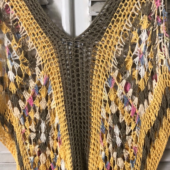 Tiara Hawai’i crochet top/coverup - Picture 2 of 4